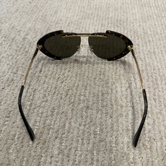 Fendi Gold-Tone and Tortoiseshell Acetate Sunglasses w/ carrying case and box. - Picture 7 of 9